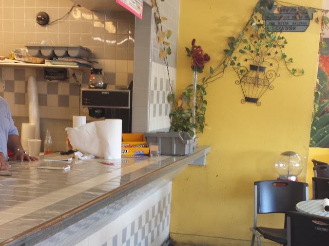 Taqueria Los Reyes interior